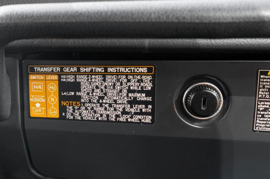 Детали интерьера Toyota Land Cruiser (FJ62) 1988 года  (фото 163 из 164)